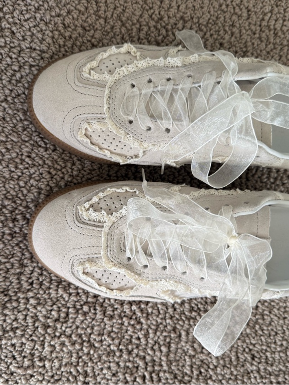 ALOHAS Cream Suede Sneakers with Organza Ribbon - Picture 3 of 6